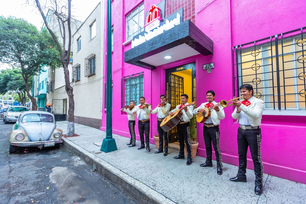Mala Vecindad Beer Hotel 51/56