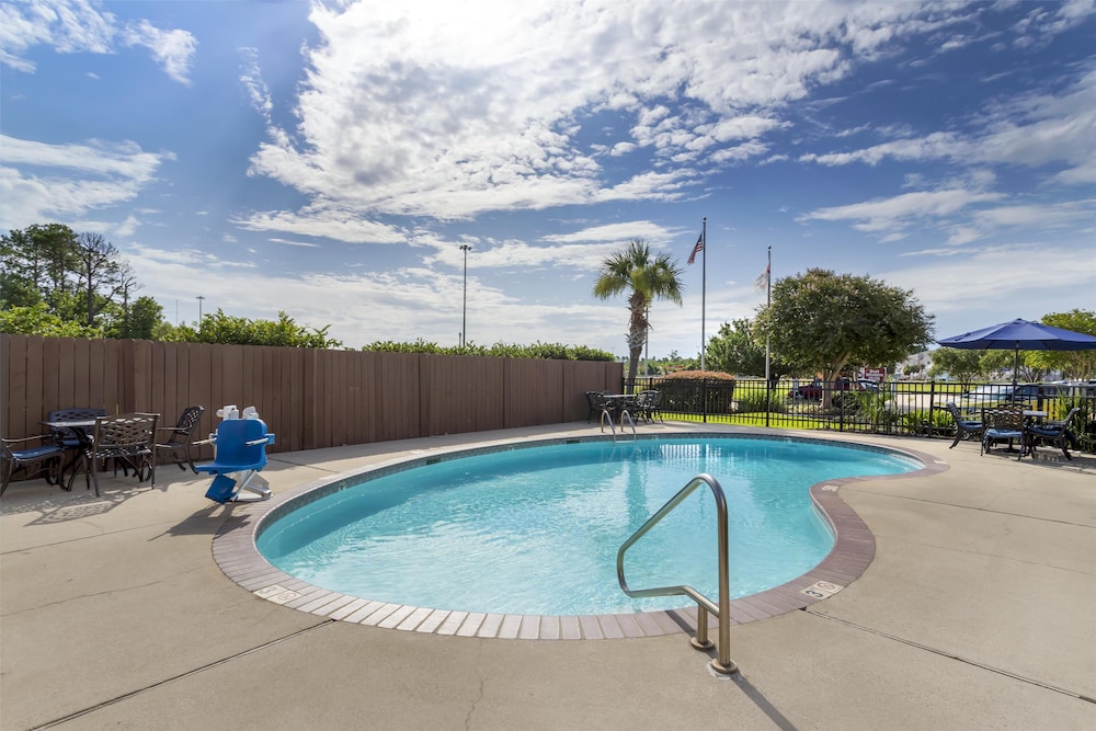 Best Western Plus Executive Hotel Suites 46/50