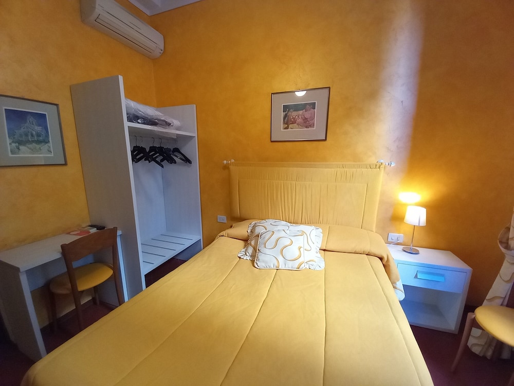 1 BEDROOM, CLASSIC, SINGLE, PRIVATE BATHROOM