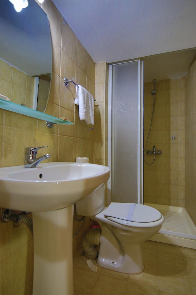 Kafkas Hotel 32/34