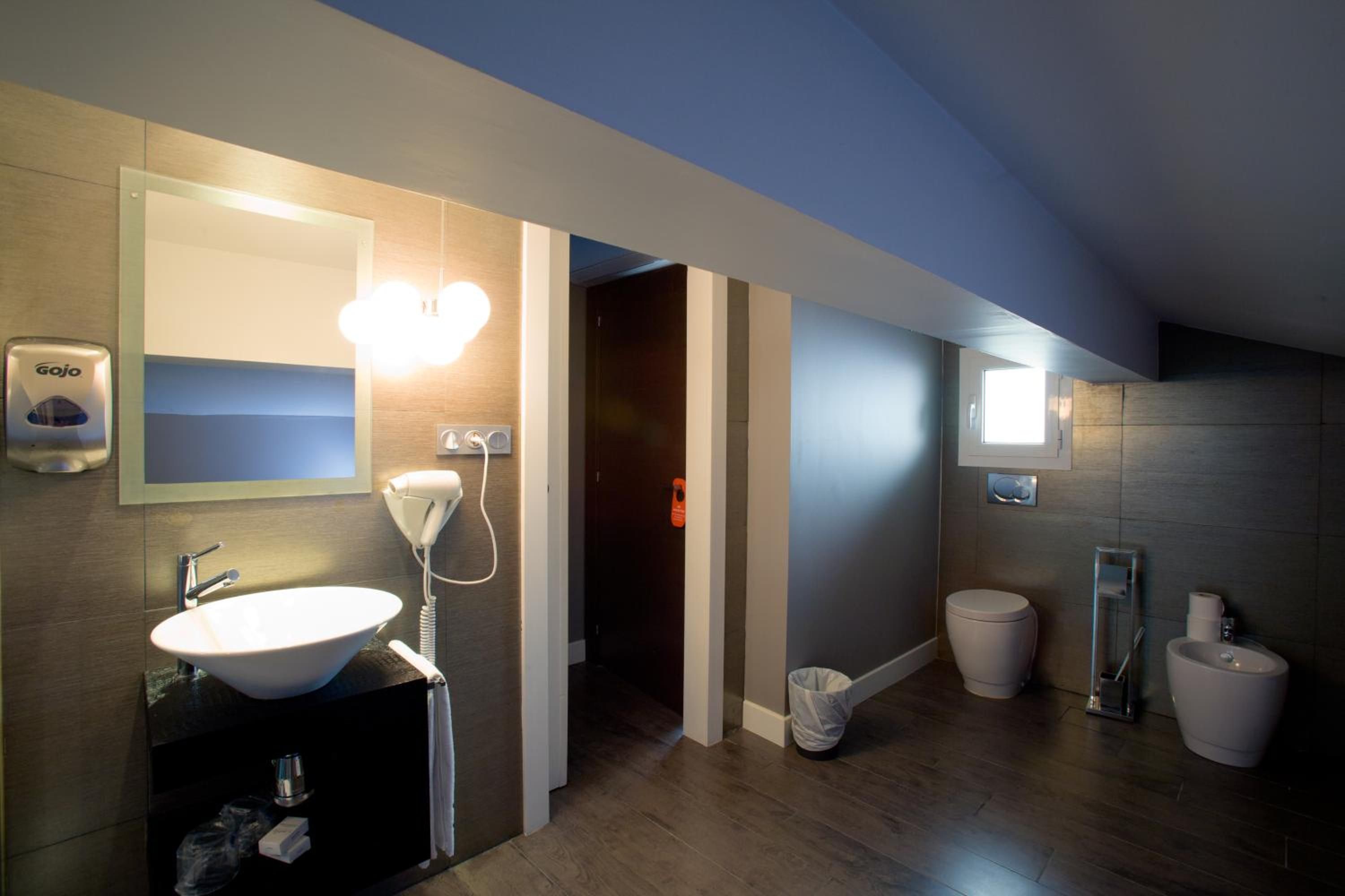 CASTILLO HOTEL 33/34