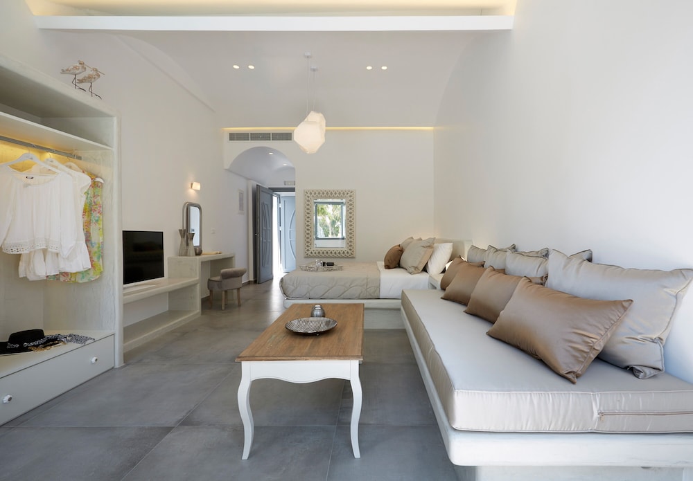 Amara Suites Santorini 24/50