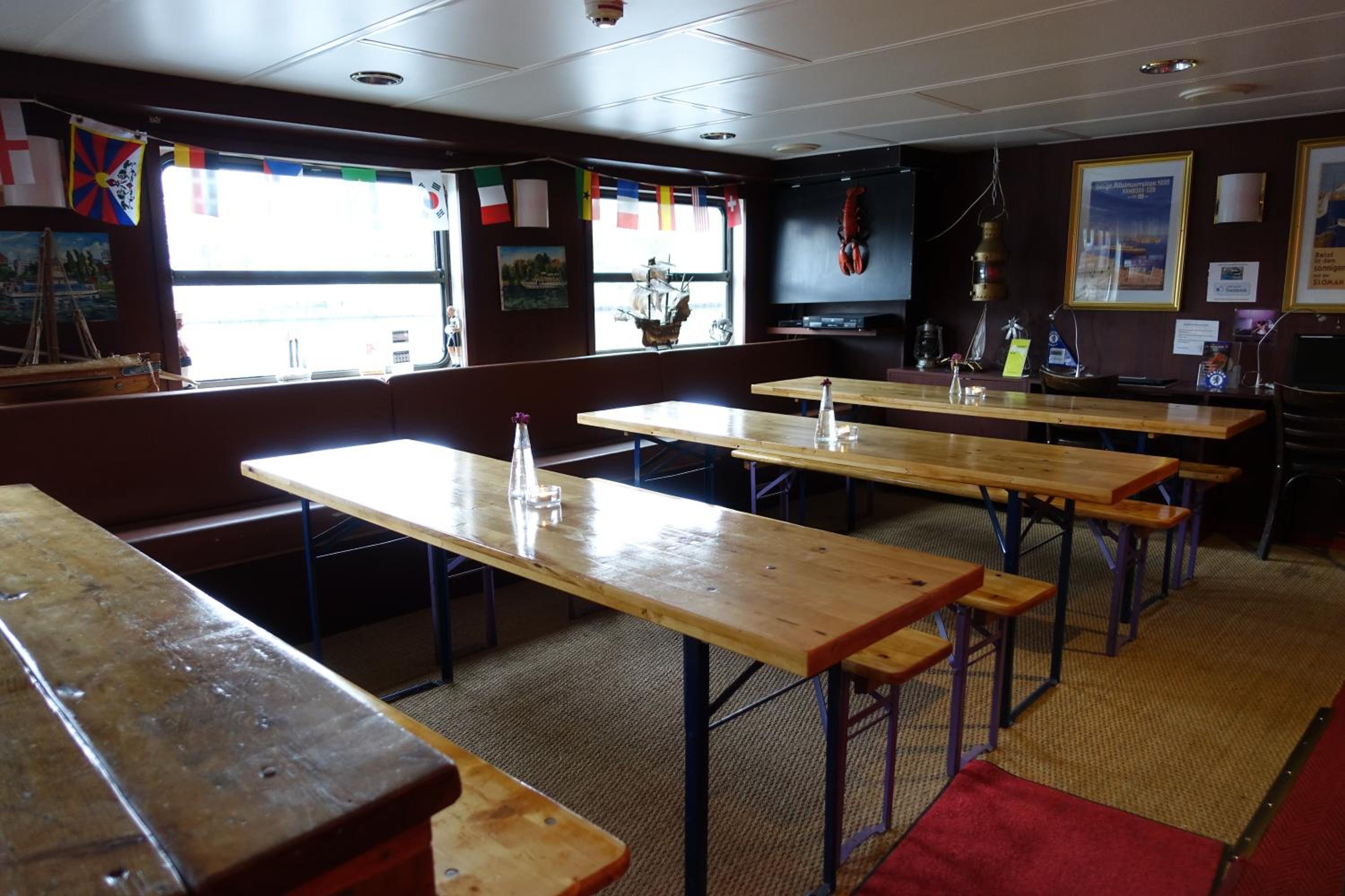 Eastern Comfort Hotel & Hostelboat 40/58