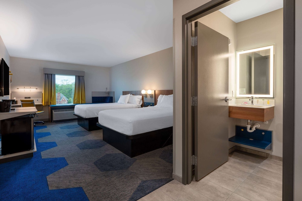 Microtel Inn & Suites by Wyndham Winchester 12/28