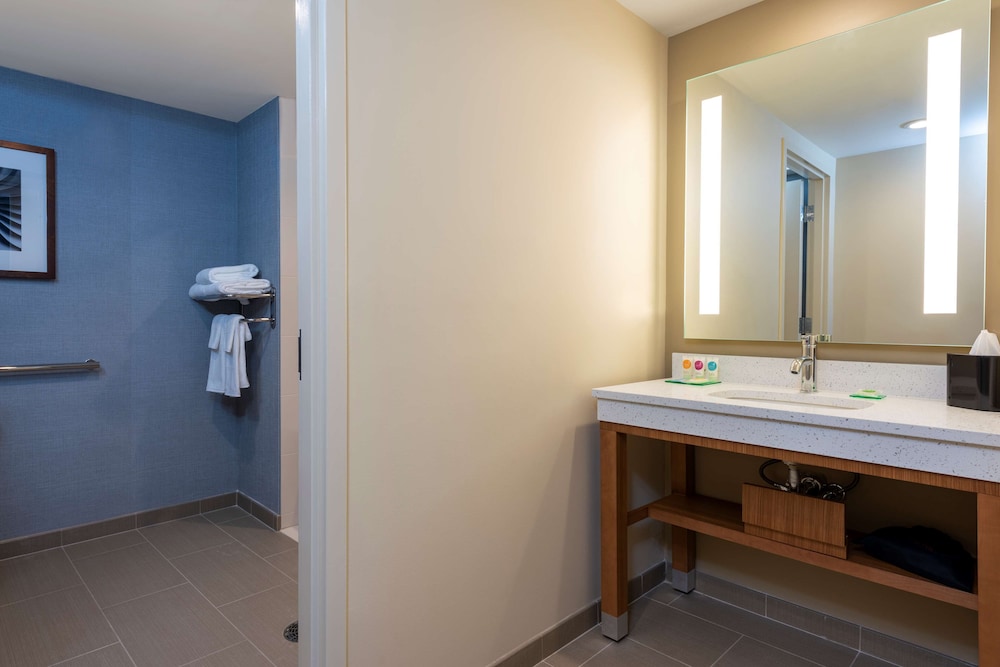 Hyatt Place Flint/Grand Blanc 11/47