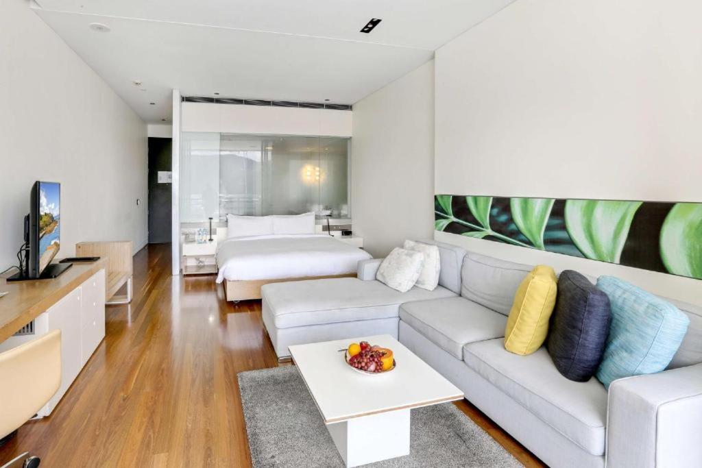 Horizon, Club, King Bed, City View, Club Lounge Access