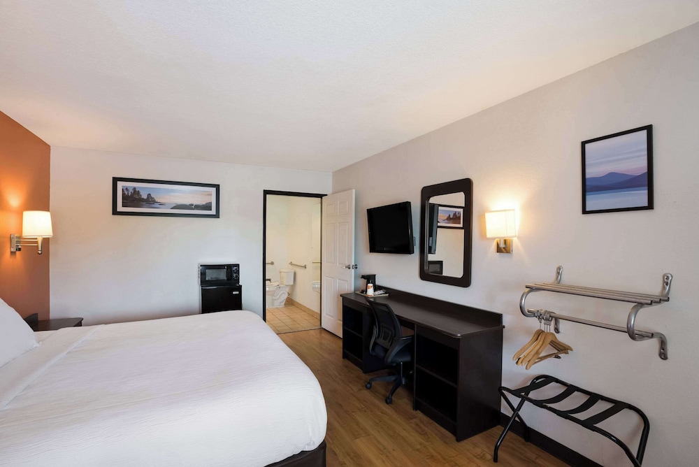 غرفة بسرير كينج لذوي الإعاقة