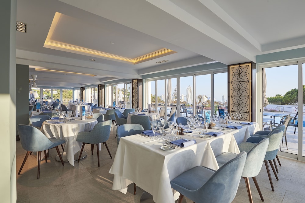 Dona Filipa Hotel 58/77