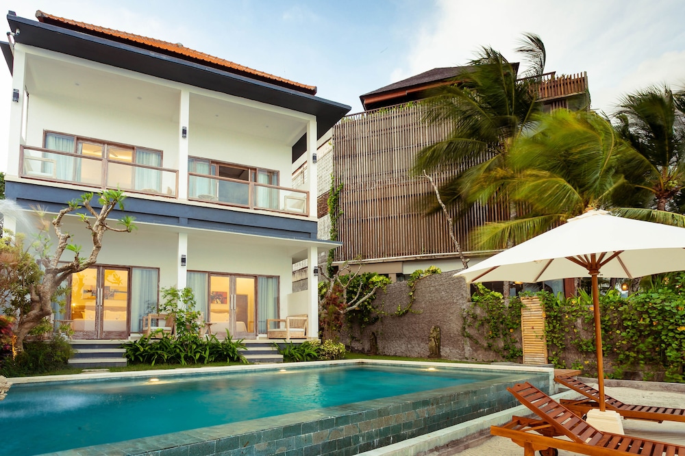 Utama Villas Beach Front Candidasa 5/38