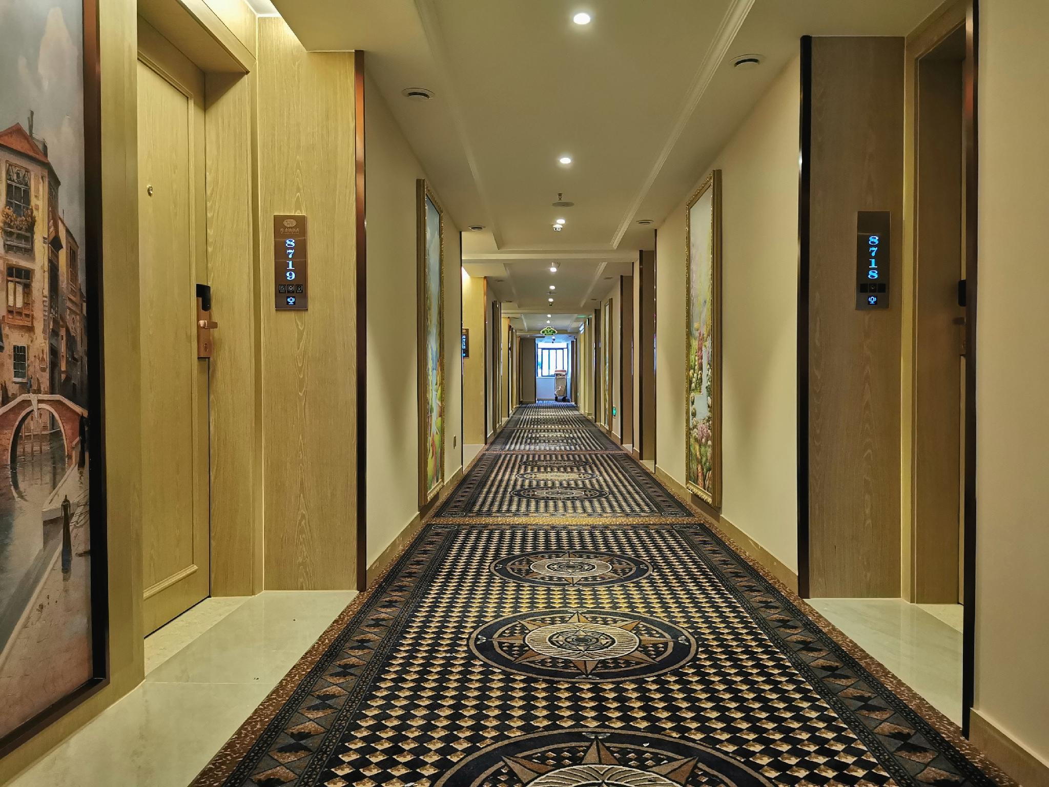 Vienna Hotel (Chengdou Dufu Thatched Cottage Jinsha Site) 23/37