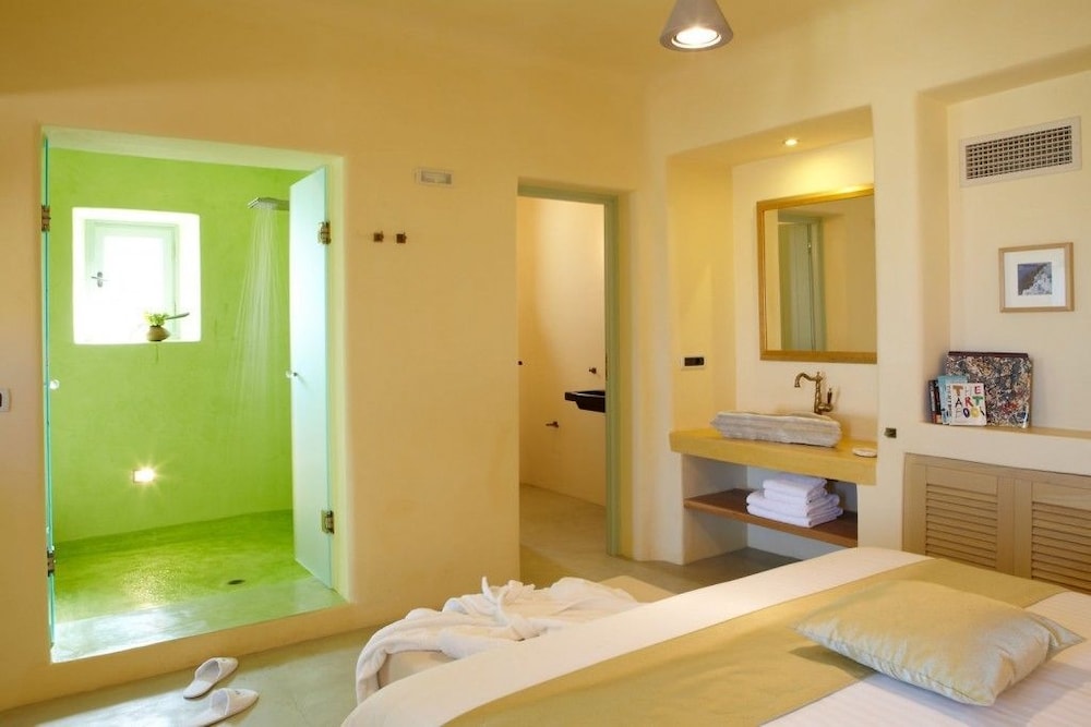 Voreina Gallery Suites 48/50