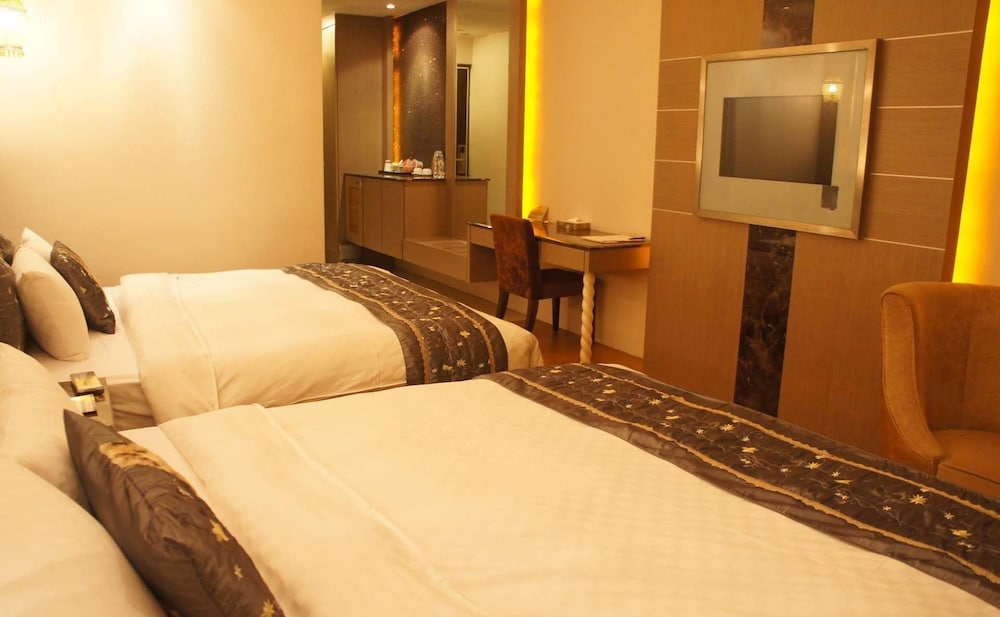 R7 Eco Hotel 12/33