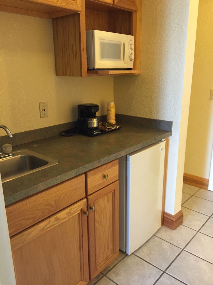 Fairview Beachfront Inn &amp; Waterpark 14/14