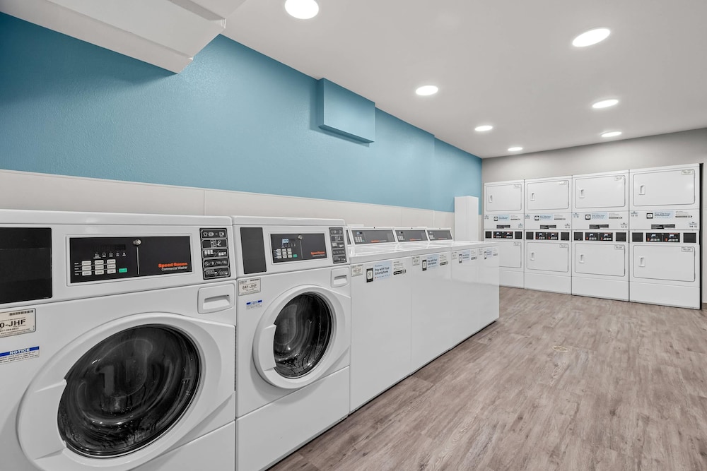 WoodSpring Suites Manteca - Stockon South 54/63