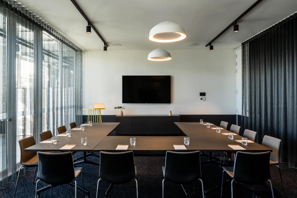 Atura Adelaide Airport Hotel 36/49