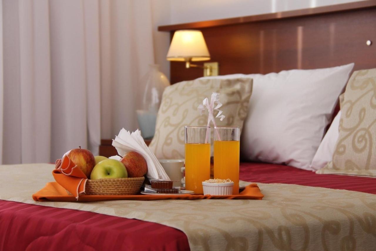 Hostal Del Sol 30/55