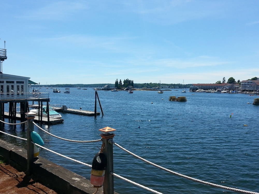 Boothbay Harbor Inn 58/69
