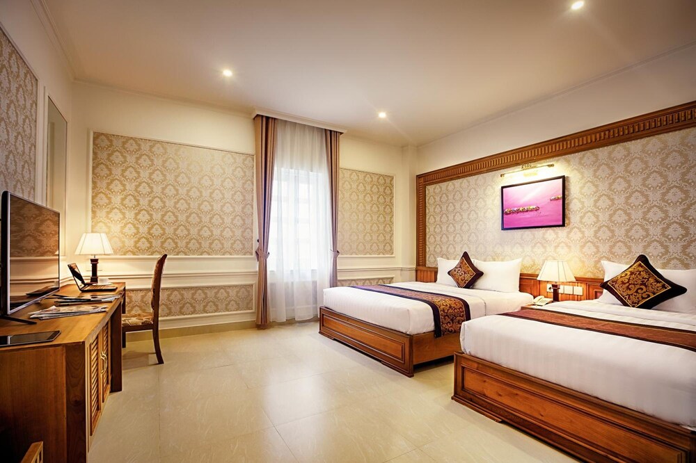 Riverside Hotel 16/63