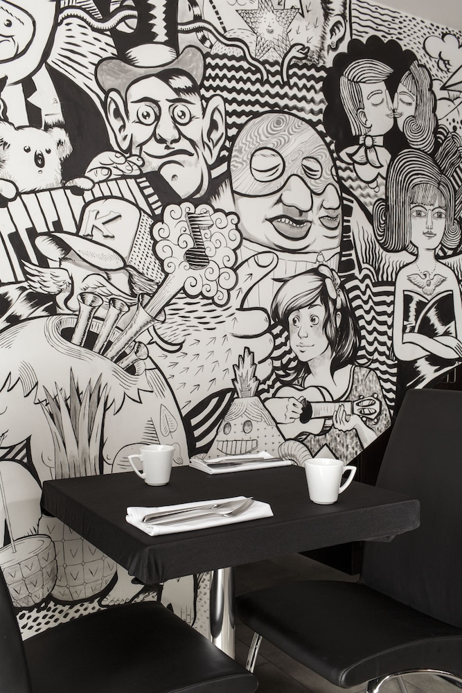 Le Petit Hotel 40/58