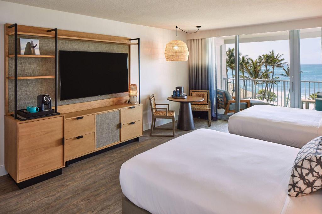 Lanai, Guest Room, 2 Queen Beds, Ocean View, The Ritz-Carlton O ahu, Turtle Bay 4/7