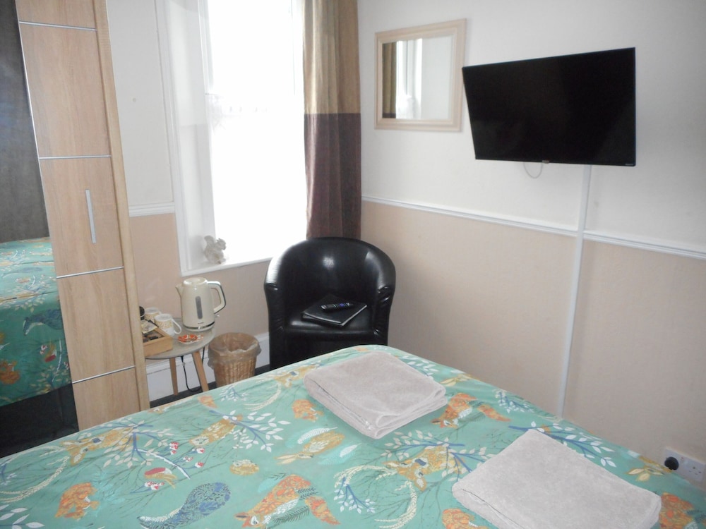 George Hotel B B 34/46