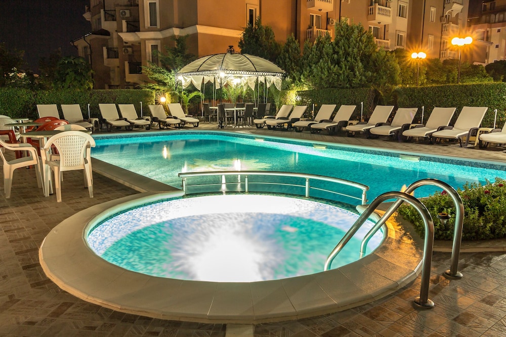 FAMILY HOTEL VENERA 8/48