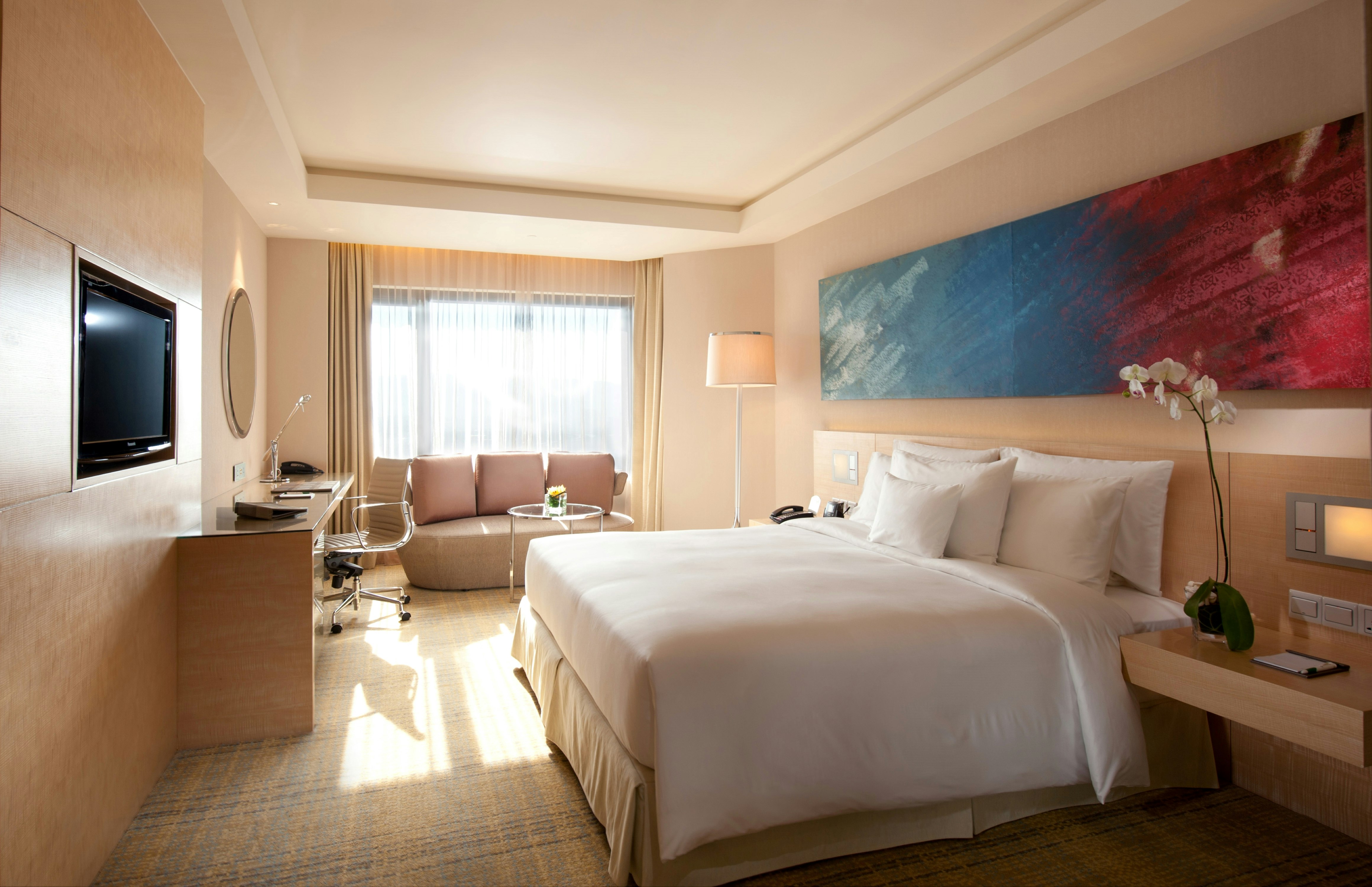 GUEST ROOM, KING BED