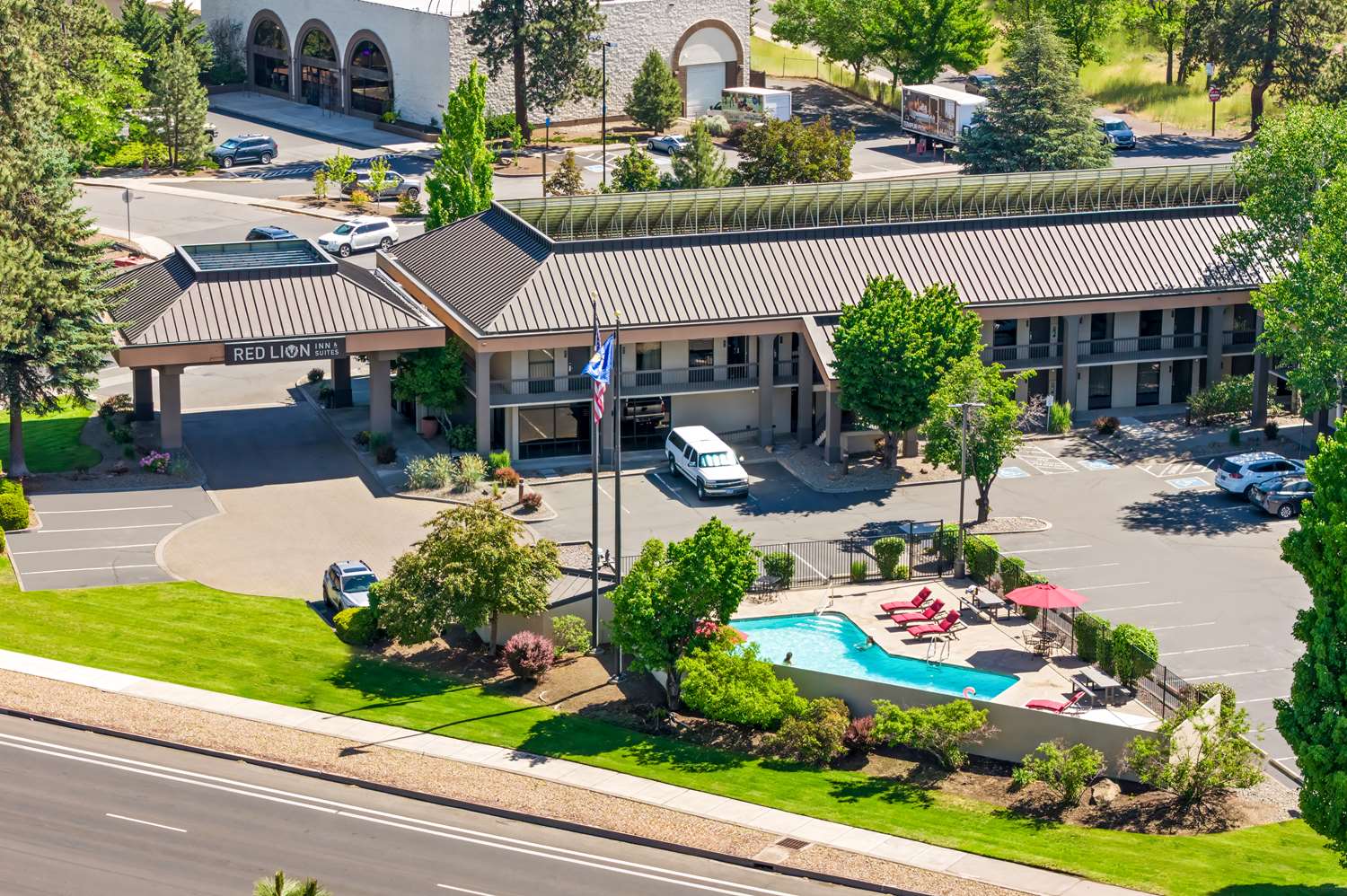 Red Lion Inn & Suites Deschutes River Bend 30/30