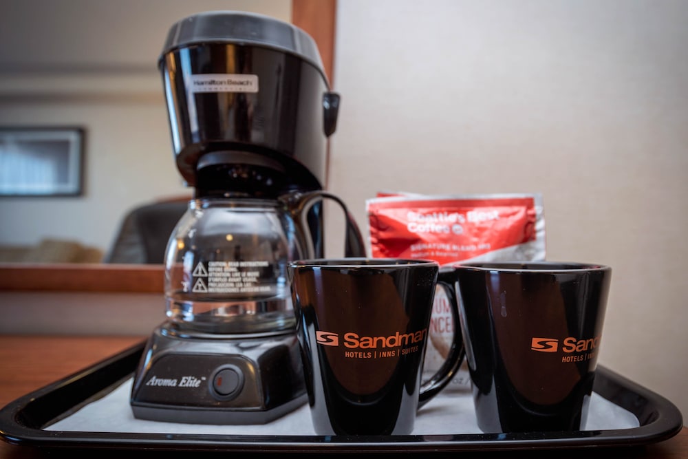 Sandman Hotel & Suites Winnipeg Airport 25/56