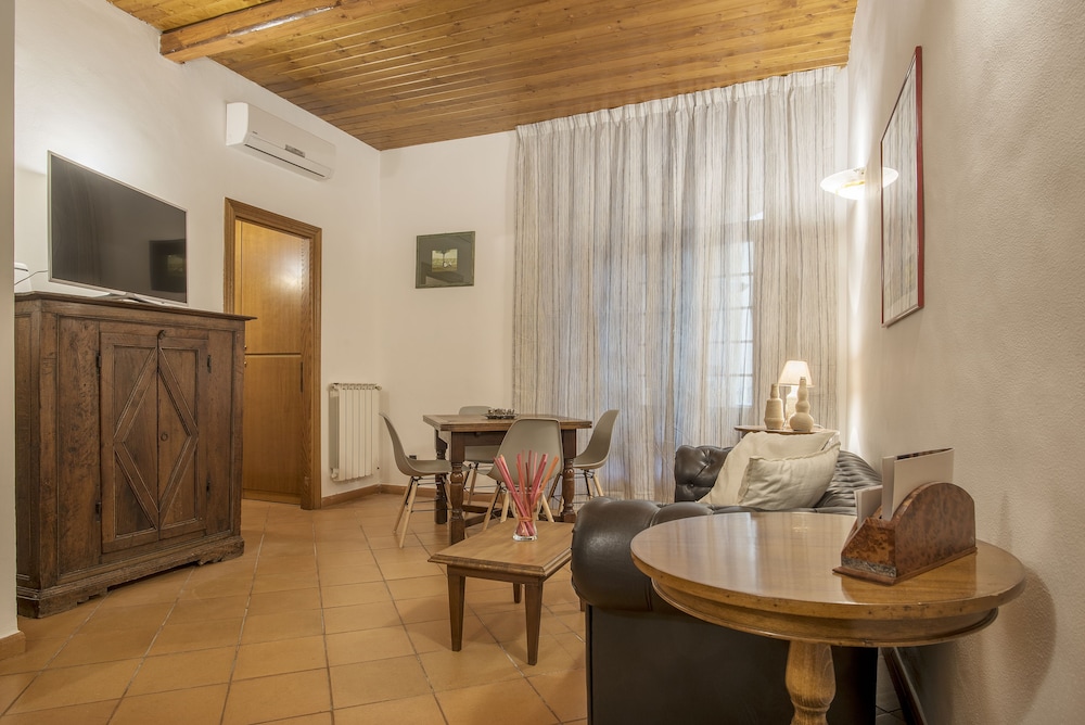 Villa Borghese Roomy Flat 13/28