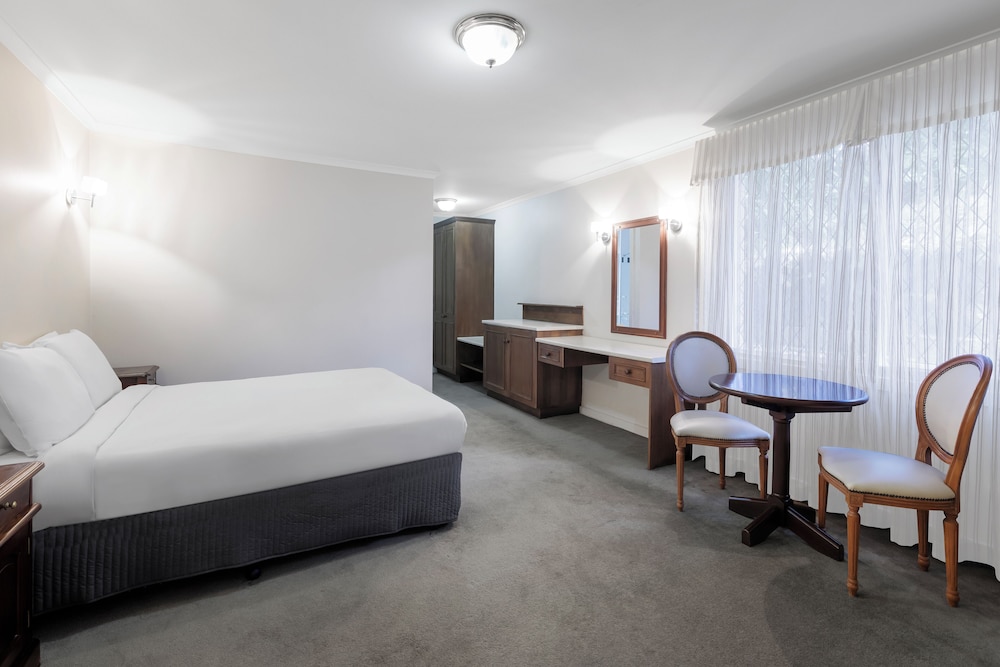 Suite, King Bed, Queen Bed