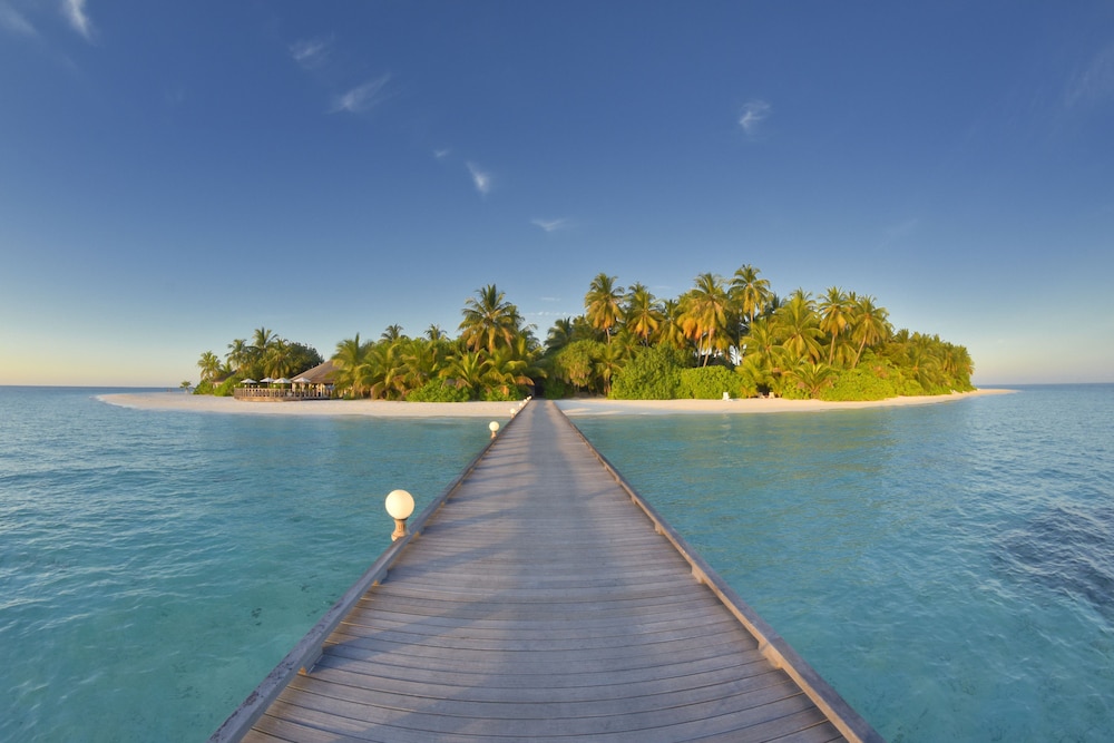 Angaga Island Resort And Spa 47/57