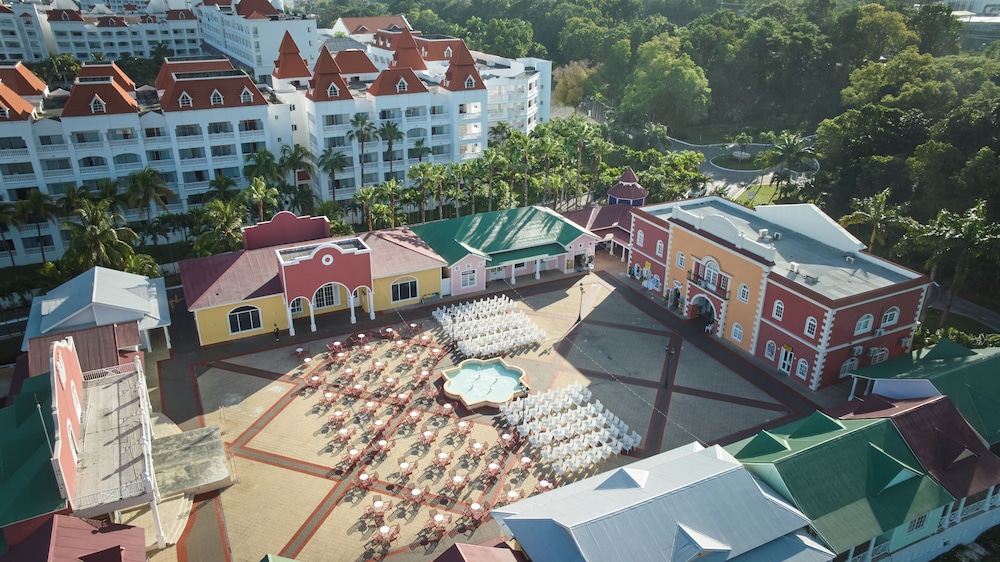 Bahia Principe Escape Runaway Bay 6/70