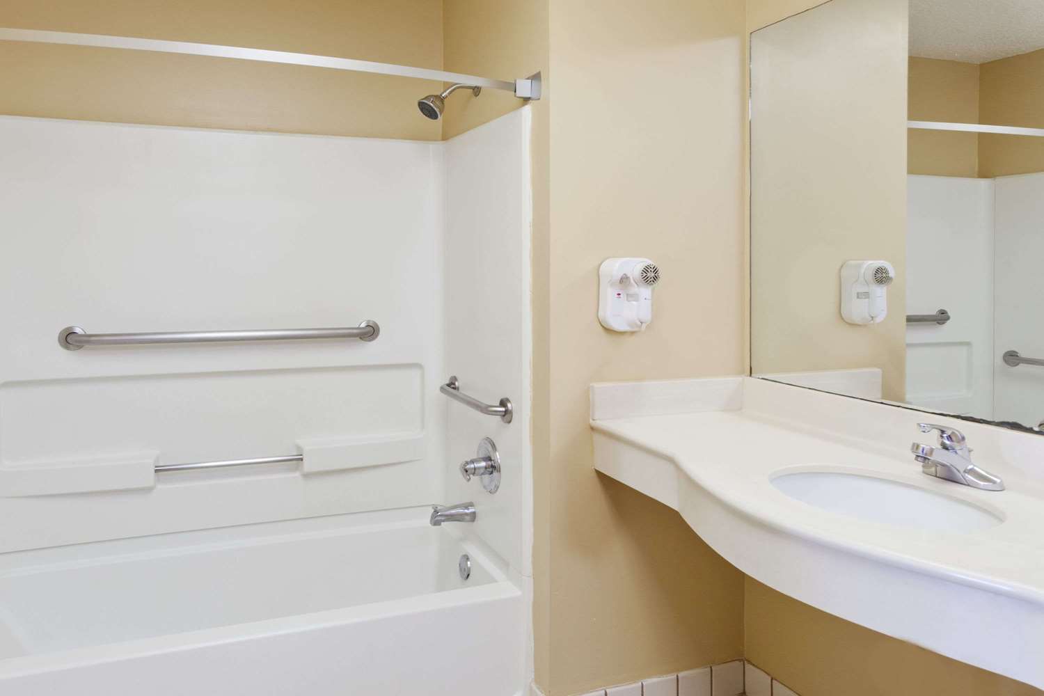 Super 8 by Wyndham Ft. Oglethorpe GA/Chatt TN Area 15/16
