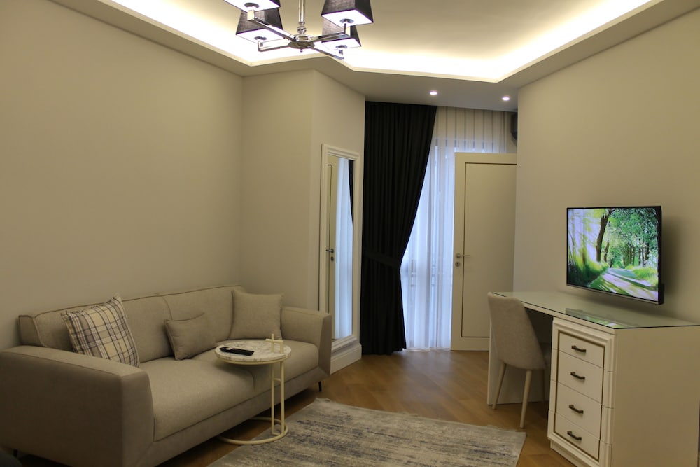 GARLON RESIDENCE 37/56