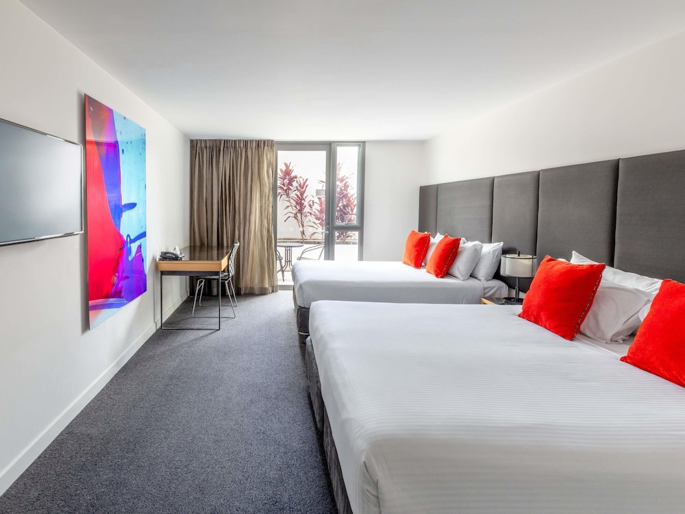 STUDIO, TWIN BEDS