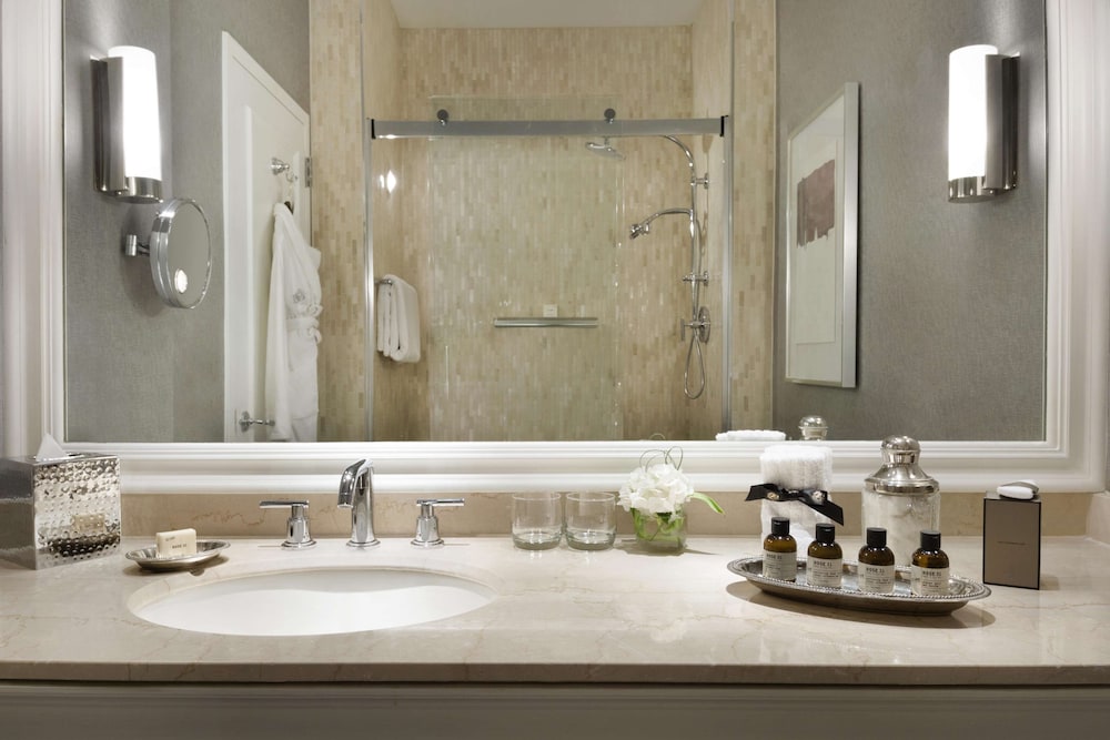 FAIRMONT GOLD, KING BED, EXECUTIVE LEVEL