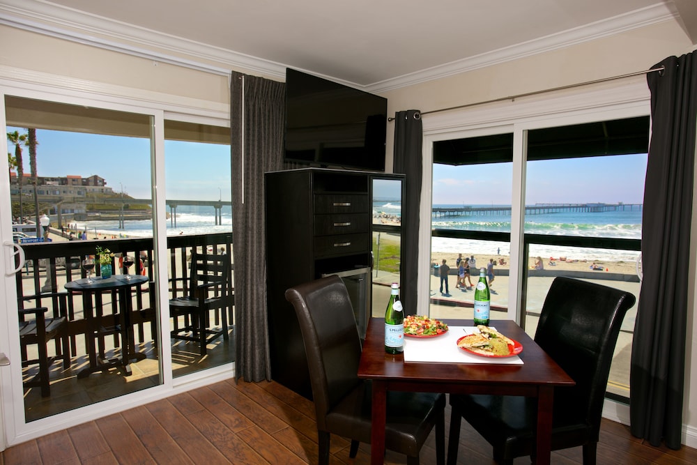 Ocean Beach Hotel 44/69