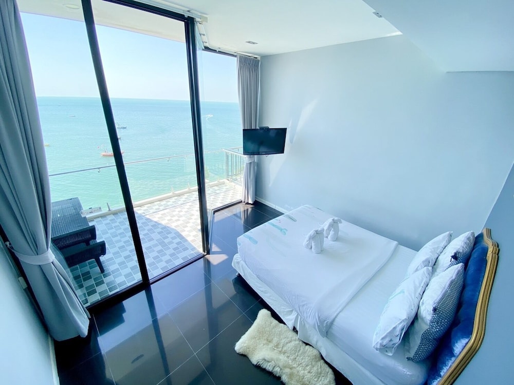 suite, sea view
