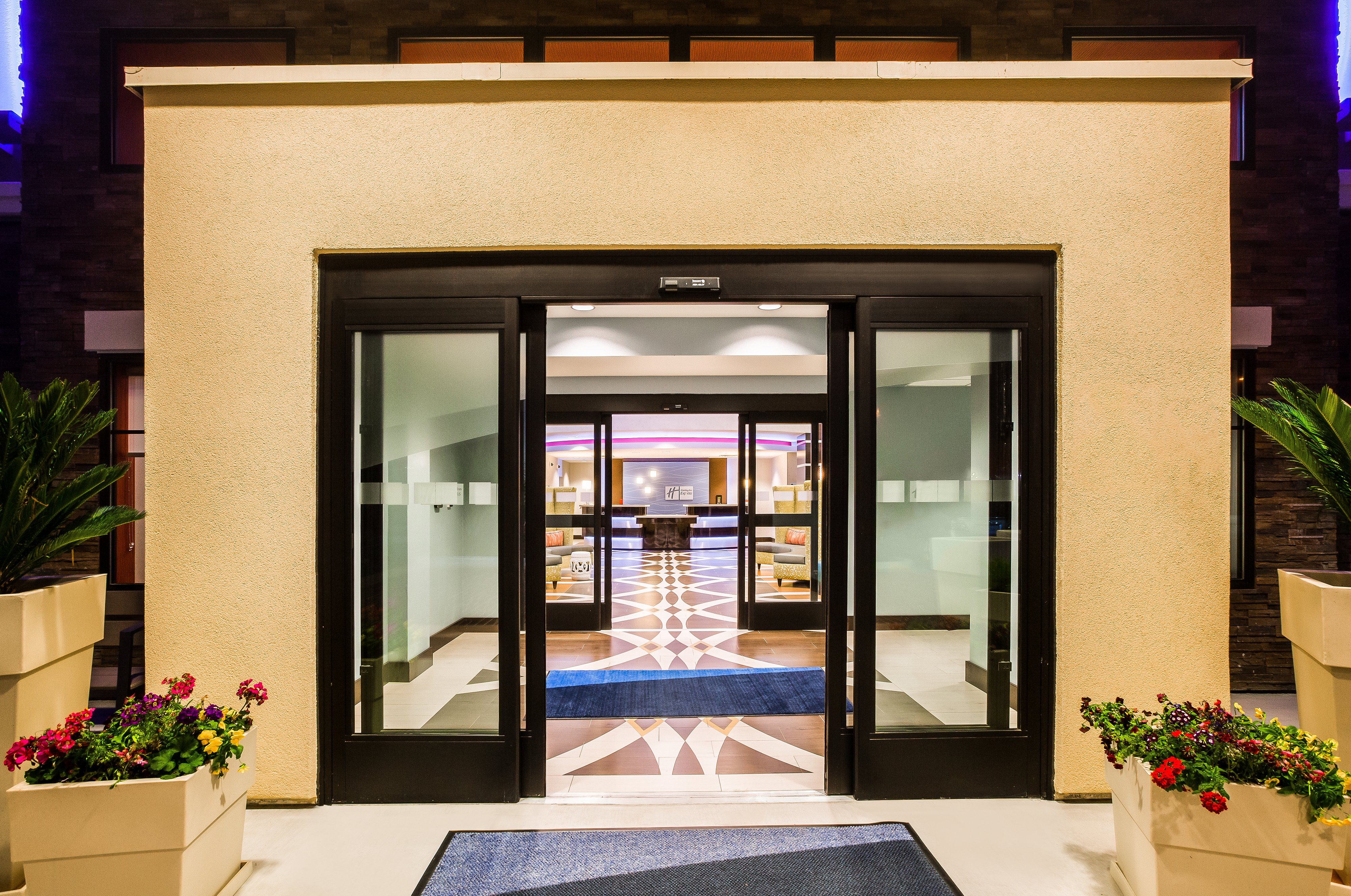 Holiday Inn Express Suites Eureka 9/56