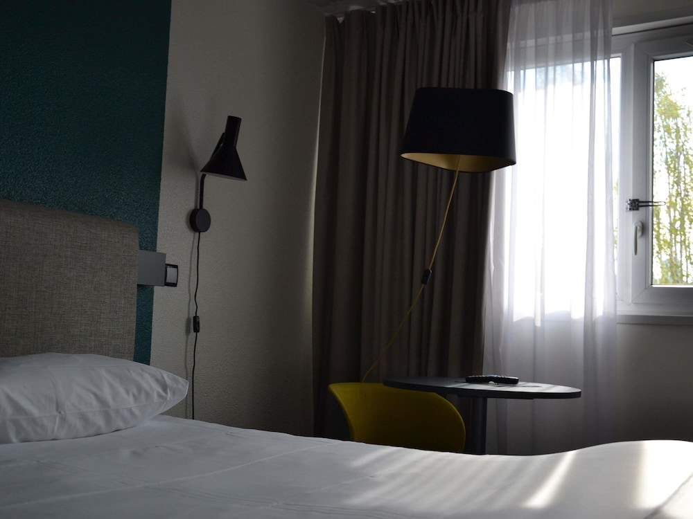 Ibis Chambery 12/36