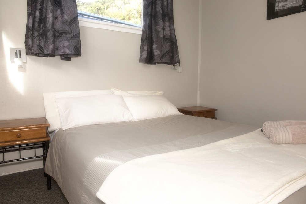GREYMOUTH MOTEL 7/54
