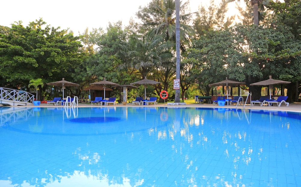 The Kairaba Beach Hotel 17/75