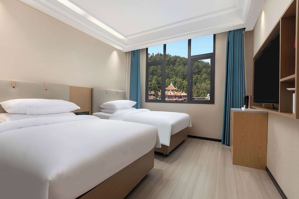Days Inn by Wyndham Zunyi Conference Site 7/15