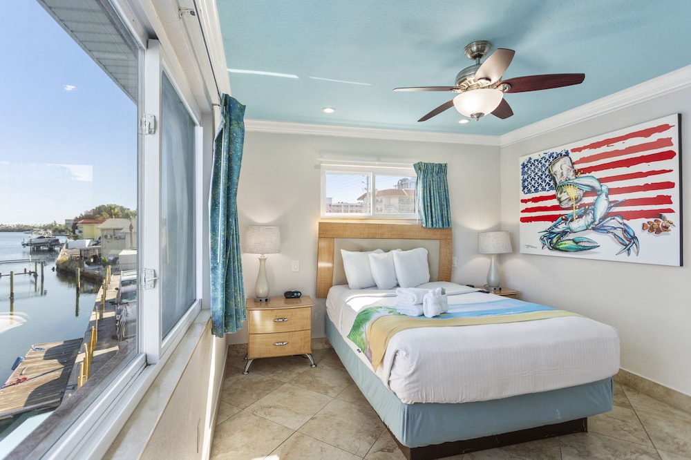 Bay Palms Waterfront Resort - Hotel and Marina 20/70