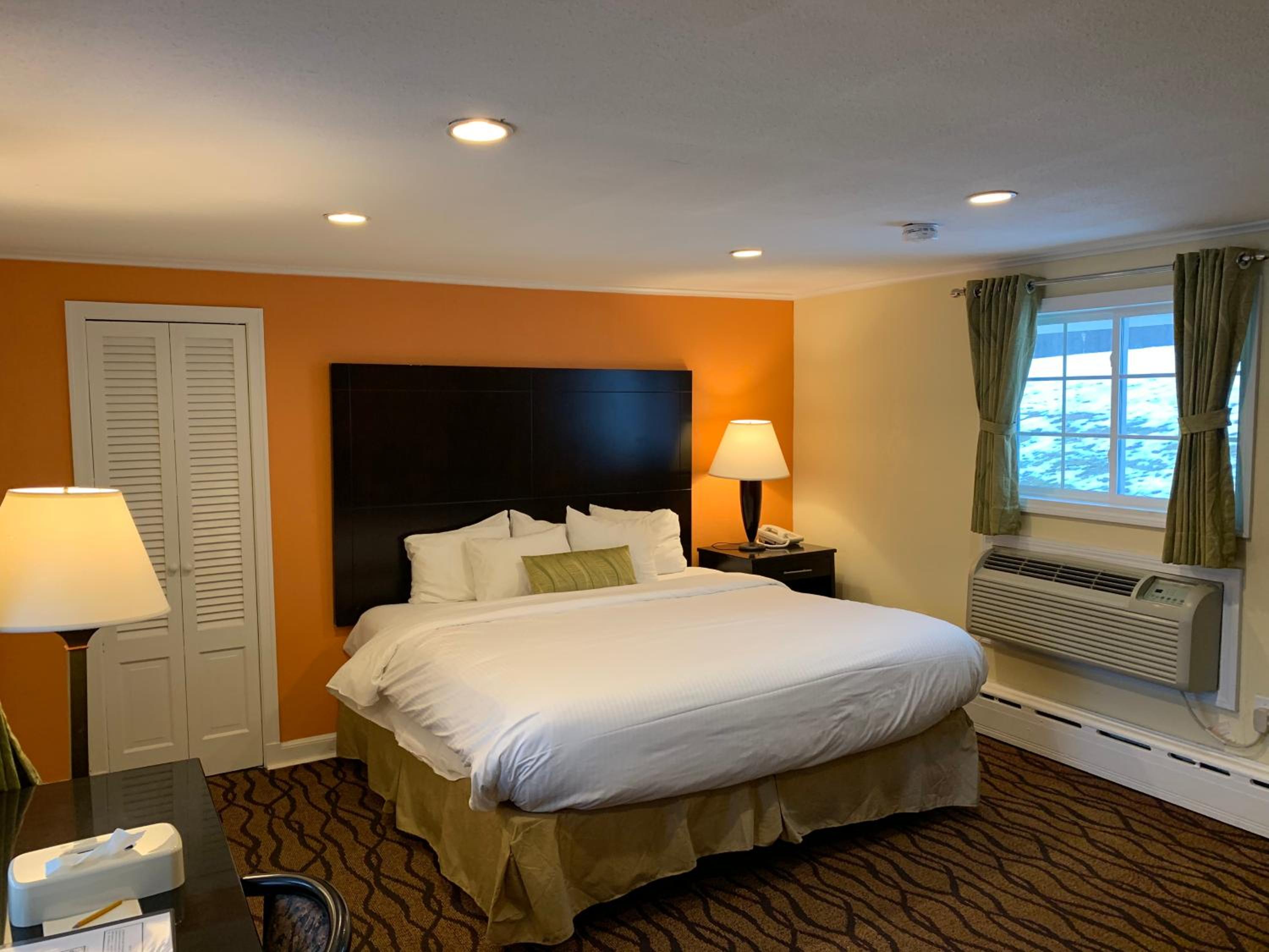 غرفة بسرير كينج، Four Winds Country Motel 8/10