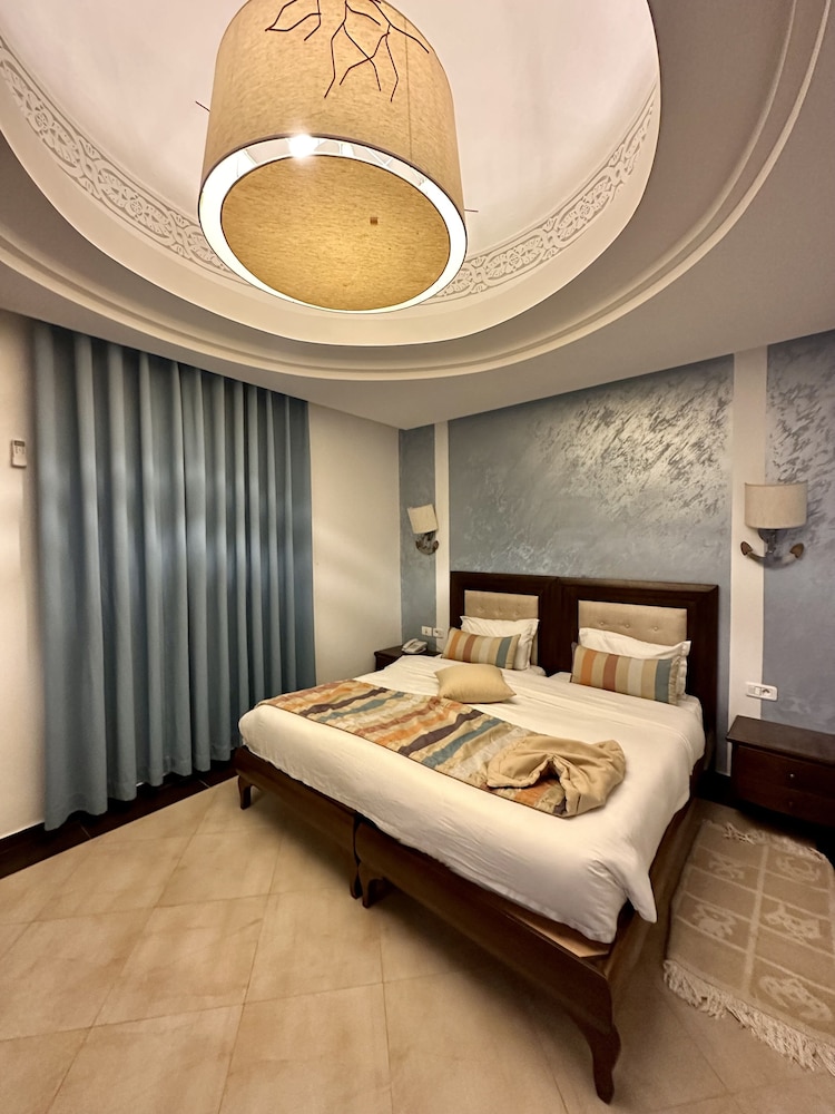1 BEDROOM, LUXURY, SUITE, SMOKING
