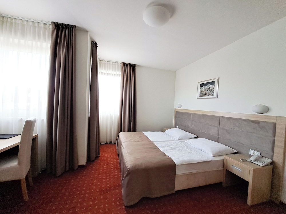 Hotel Brotnjo 10/67