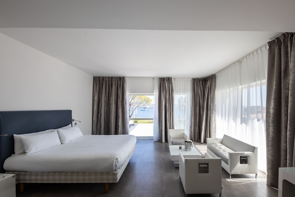 Kube St Tropez Hotel 12/74