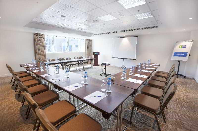 HOLIDAY INN EXPRESS BAHRAIN 15/18